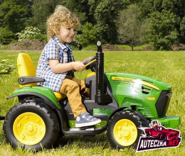 ZESTAW Traktor na akumulator JOHN DEERE z przyczepką HALF PIPE + pług na zimę Peg Perego